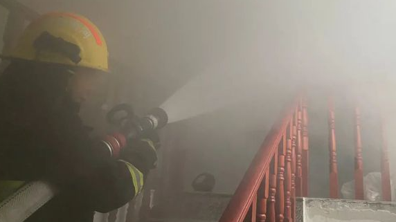 太嚇人！信陽一住戶家中煤氣罐突然著火了……
