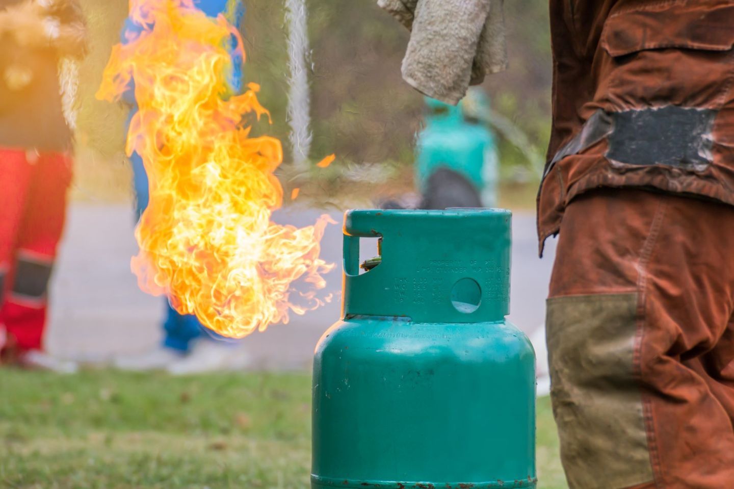 1638844625559190.jpg 005SxUsjly4gvmvr2174yj61400qnad902.jpg