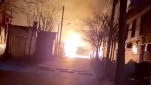 保定一村民家中燃氣泄漏爆燃，房屋受損致一死三傷